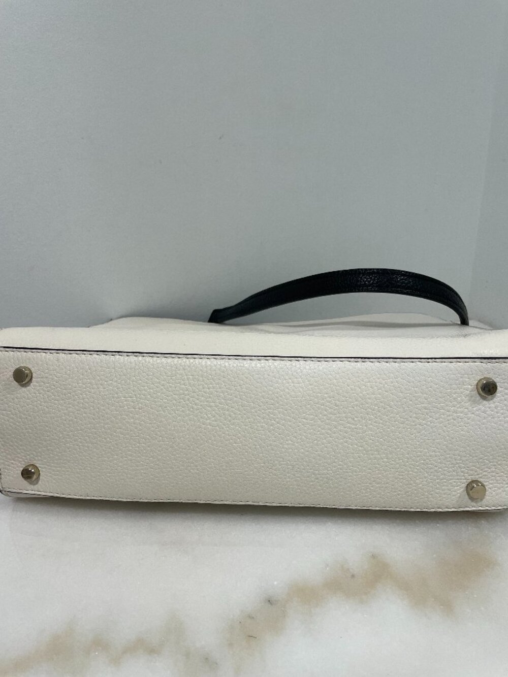 Kate Spade Cherry Street Phoebe pebbled leather cream with black bow detail - Picture 6 of 9